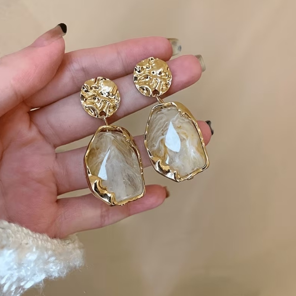 NEW!Elegant Gold and Cream Dangle Earrings. Luxury Earrings.   💝 A3-146